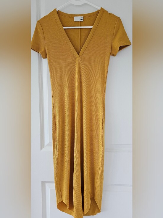 Wilfred Dresses & Skirts - Wilfred Mustard V-Neck Midi Dress